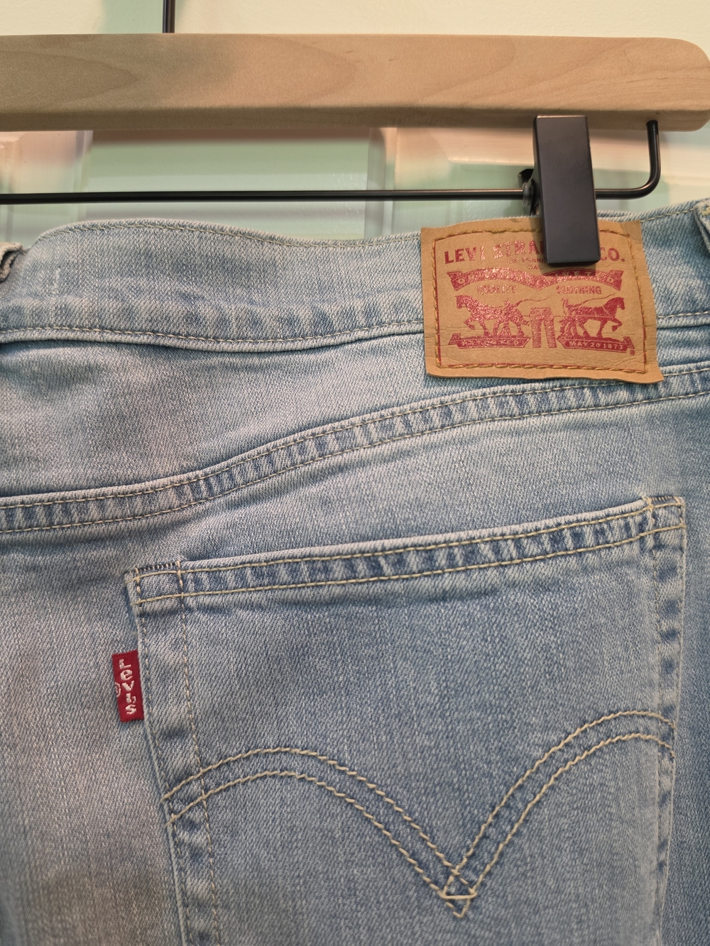 Levi's Women's Light Wash Jeans Boyfriend Jeans